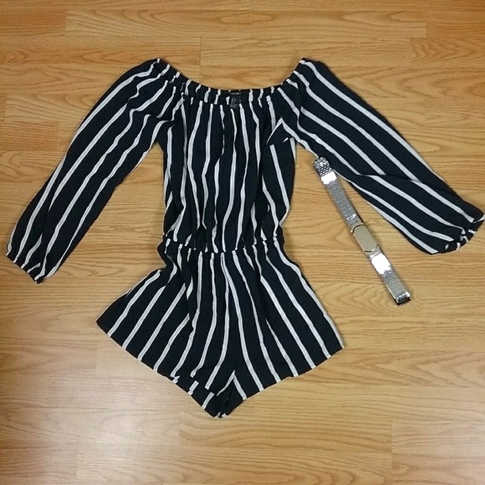 Forever 21 Romper Off Shoulder Like New - Picture 3 of 7